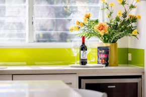 Noosa gem! Walking distance to cafes - shops - Sunshine Beach and dog Beach